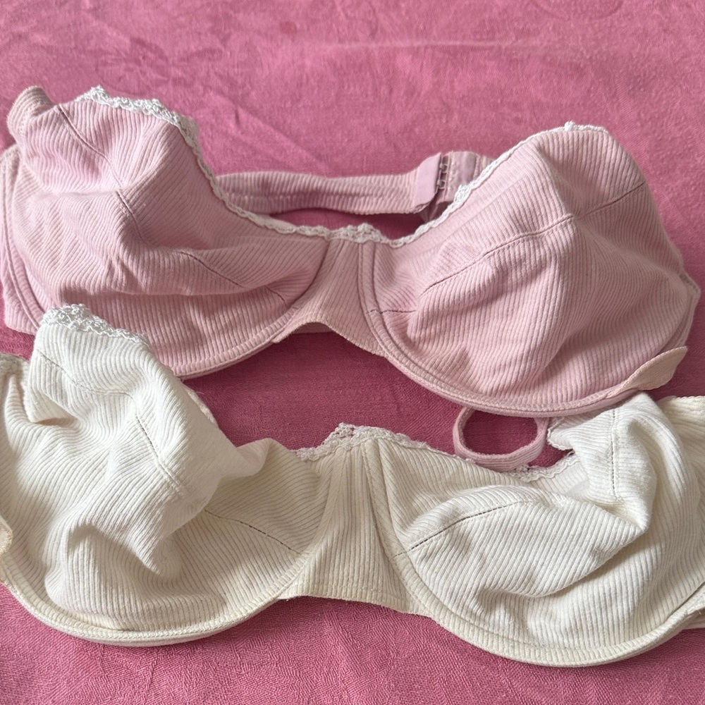 DIM - vintage - 2 Elegant Pink and Cream Lace Trim Bras